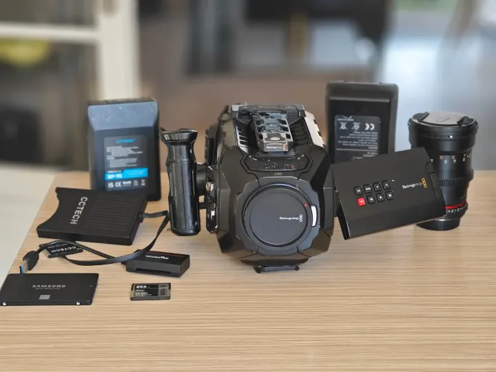 La Blackmagic URSA Mini et son optique ciné